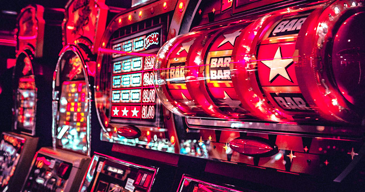 Immerse Yourself in the World of Online Slot Machines